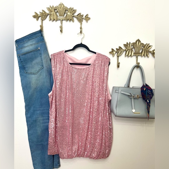 Tops - 🆕2X Feminine sparkly sleeveless flowy bottom top ptp 27” l 30”
